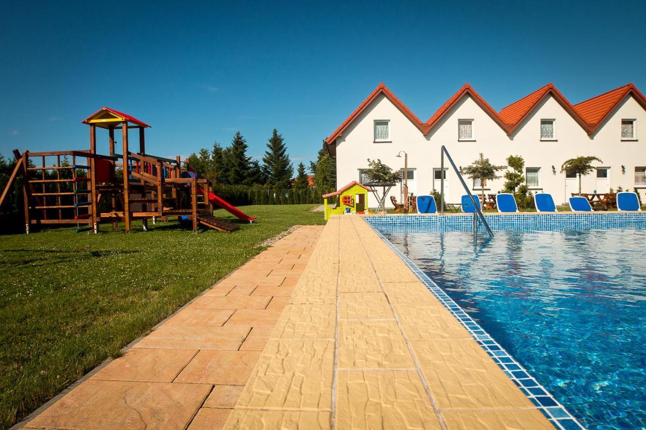 Aqua Fun Domki Z Basenem Ujście-Darłowskie Buitenkant foto