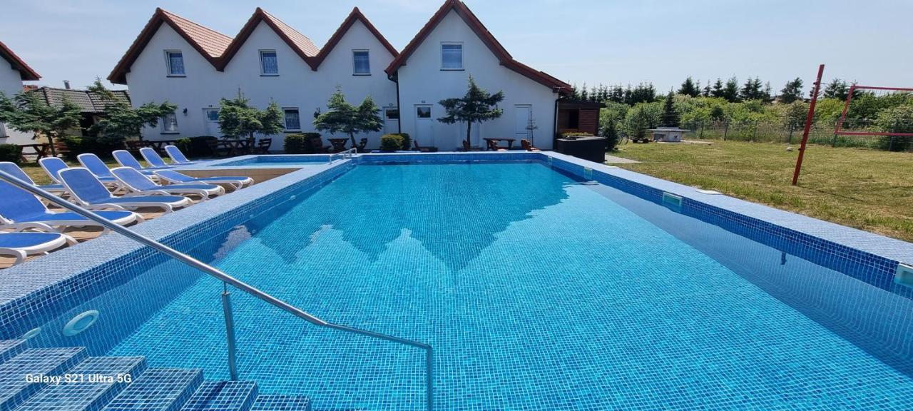 Aqua Fun Domki Z Basenem Ujście-Darłowskie Buitenkant foto