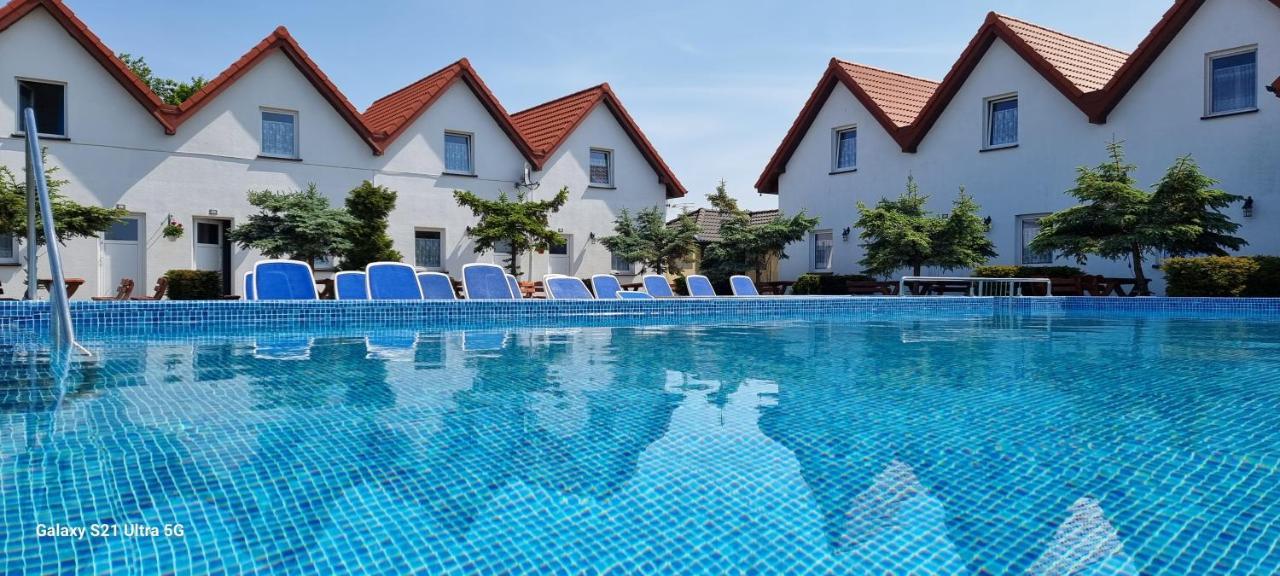 Aqua Fun Domki Z Basenem Ujście-Darłowskie Buitenkant foto